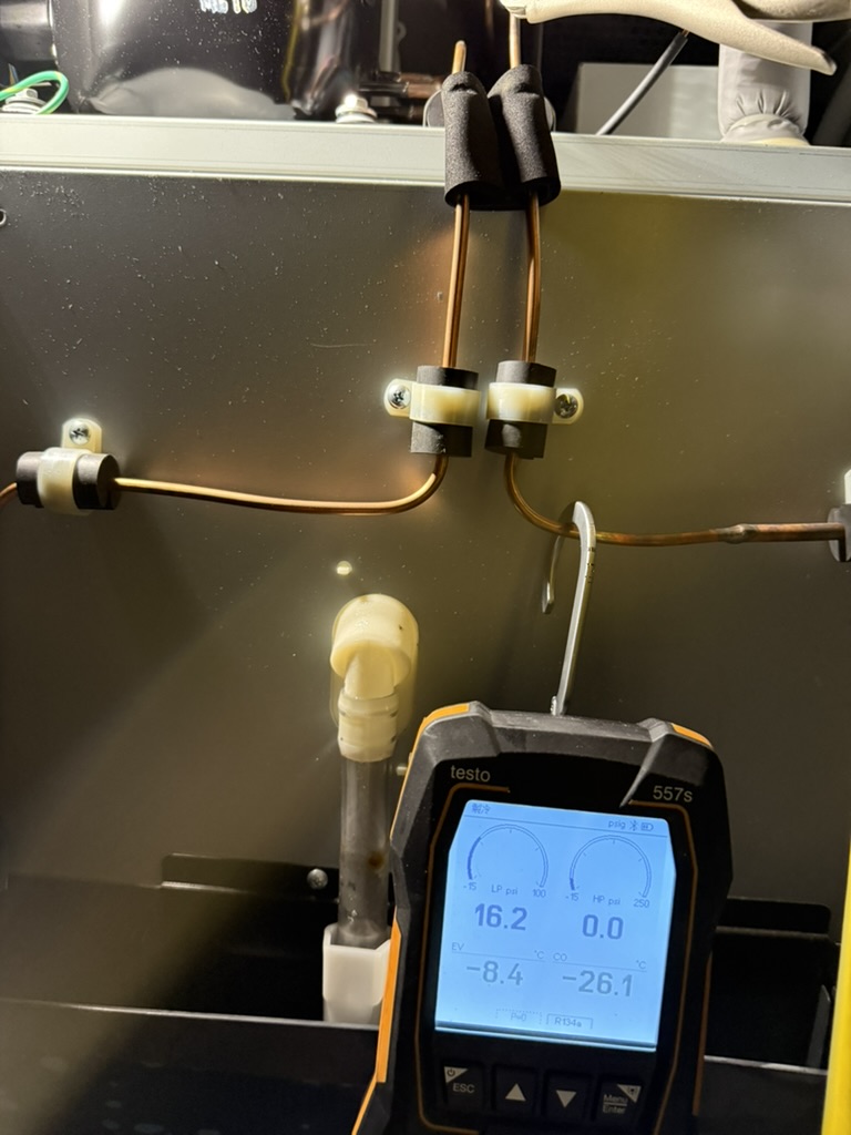 PHCbi 疫苗冰箱壓縮機更換後使用 Testo 557s 數位冷媒錶進行系統檢測