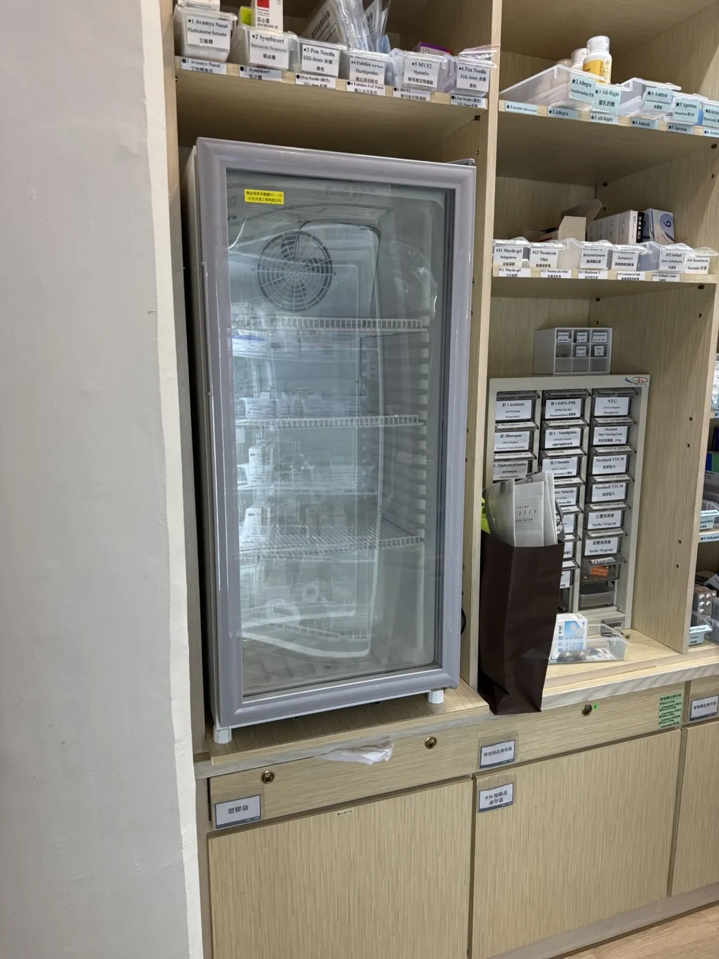 企業診所內安裝的大元 DU-116 疫苗冰箱